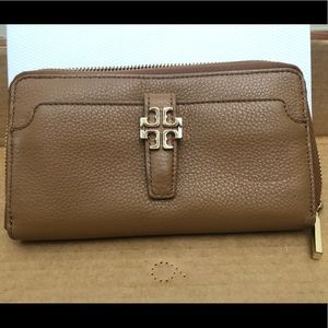 Classic Tory Burch Zippered Wallet